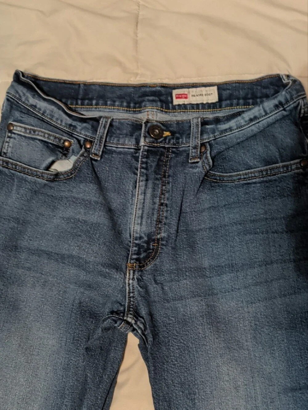 Wrangler Men's Straight Leg Jeans in Dark Blue Wash